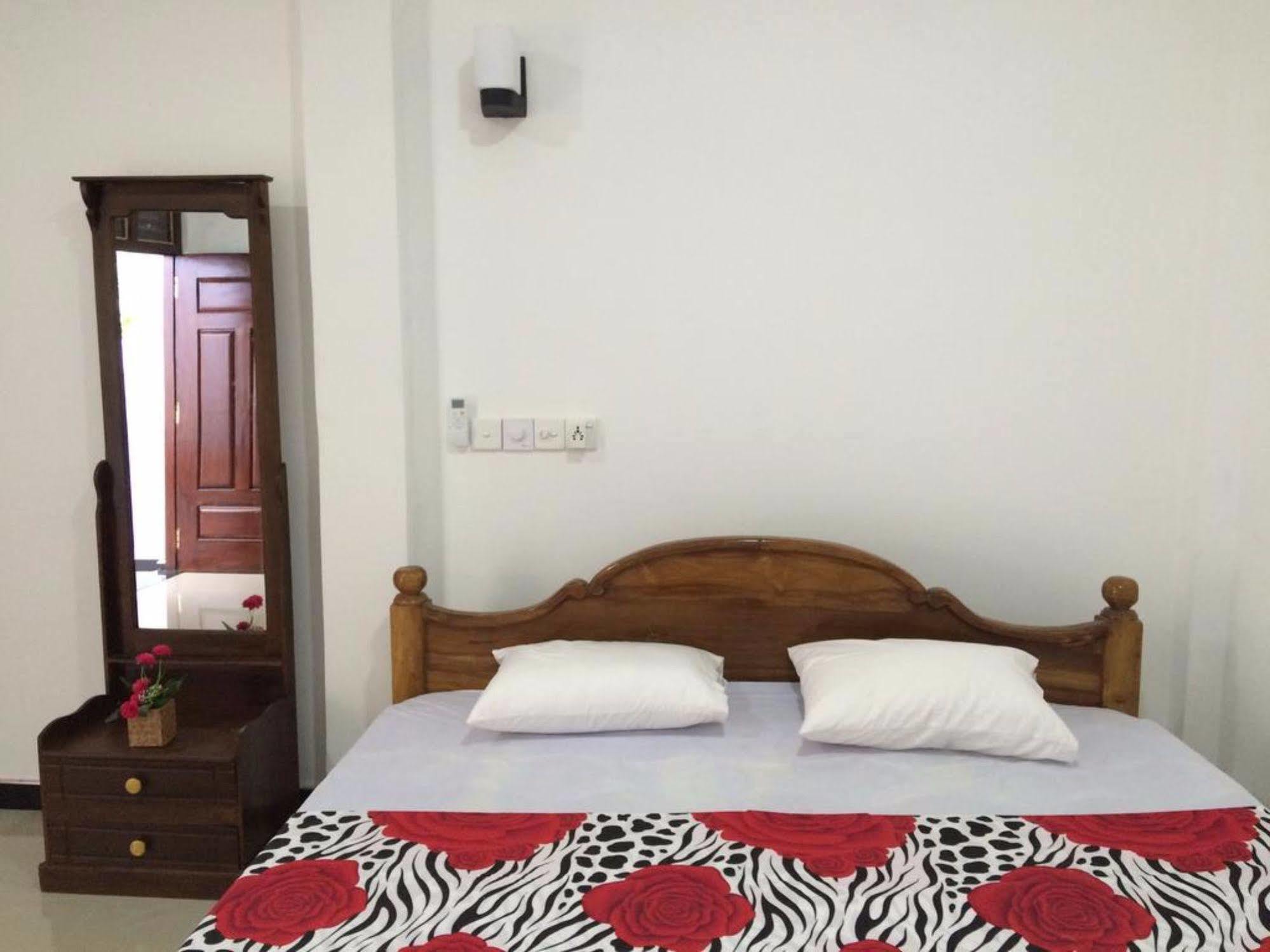 Sun Rest Mirissa Hotel Banduramulla Exterior photo